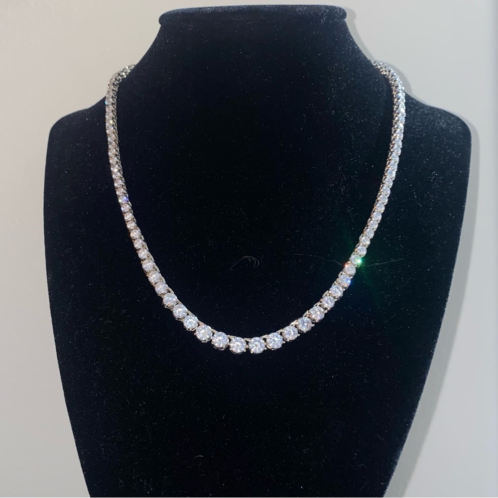 Elegant Silver Necklace